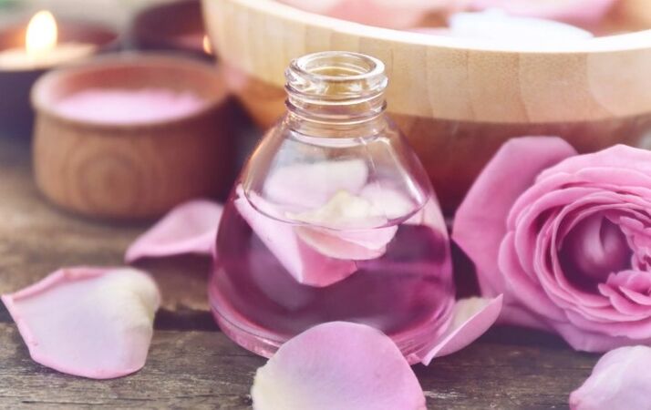 گلاب کی پنکھڑیوں سے لوشن